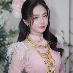 Trang điểm cô dâu